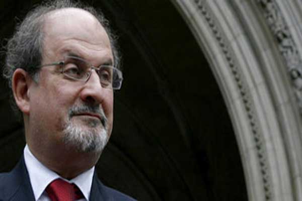 صحف: إيران تزيد المكافأة مقابل قتل الكاتب سلمان رشدى