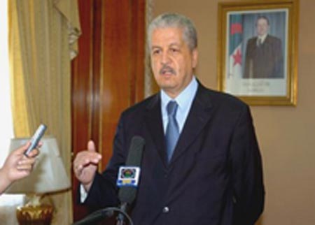 الجزائر تقول إنها لا تملك دليلاً على إعدام أحد دبلوماسييها المختطفين في شمال مالي