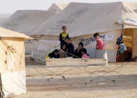 لجان وزارية لمتابعة الكوادر الطبية والتمريضية في مخيمات اللاجئين السوريين