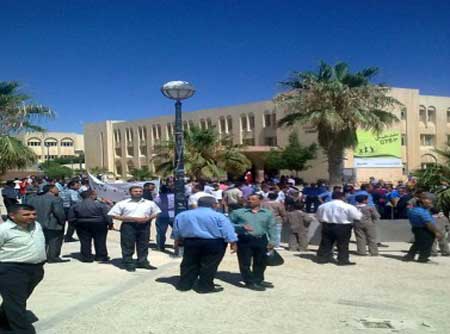 الحمايدة " في ذيبان يتهمون رئاسة "مؤتة " بالتحيز ضد أبنائهم المفصولين من الجامعة الحمايدة " في ذيبان يتهمون رئاسة "مؤتة " بالتحيز ضد أبنائهم المفصولين من الجامعة