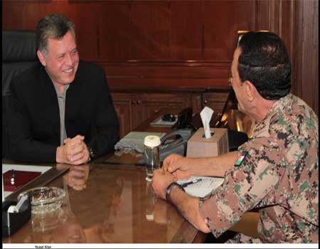 القائد الاعلى يزور القيادة العامة للقوات المسلحة ( صور ) 