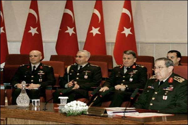 محكمة تركية تقضى بالمؤبد لثلاثة جنرالات بعد اتهامهم بالتآمر على الحكومة