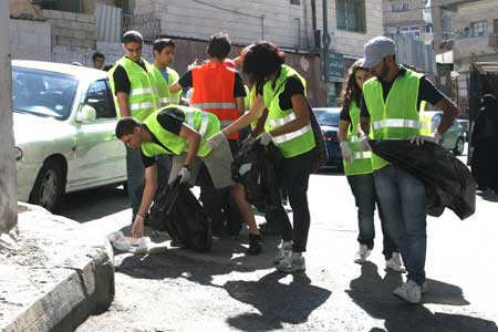 الأمانة و " تجمع طلابي "  ينفذان حملة بيئية في منطقة راس العين