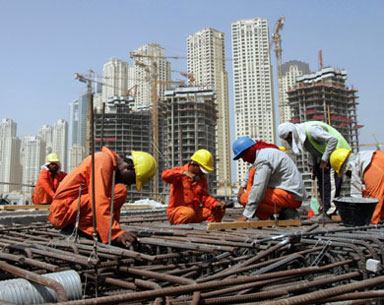 الإمارات: أجور العمال خط أحمر الإمارات: أجور العمال خط أحمر