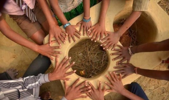 صور| هل تلاحظون شيئاً غريباً لدى أفراد هذه العائلة؟