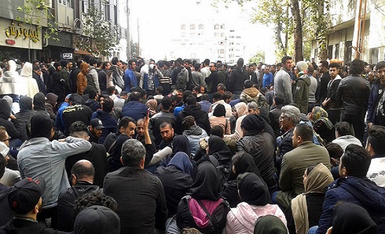 معتقلات إيران تكتظ بالمتظاهرين.. وقتلى تحت التعذيب معتقلات إيران تكتظ بالمتظاهرين.. وقتلى تحت التعذيب