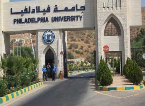 كلية آداب جامعة فيلادلفيا تكرم عميدها السابق ونائبه كلية آداب جامعة فيلادلفيا تكرم عميدها السابق ونائبه