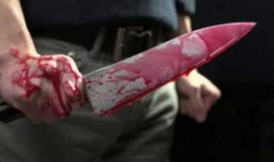 رمى هاتفه على صديقه .. والرد كان طعنة أردته قتيلا