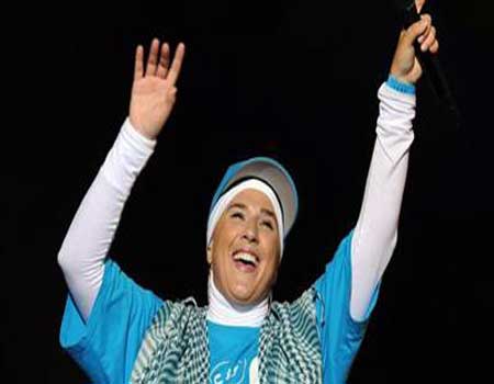 المغنية الفرنسية ديامس تعلن اسلامها وترتدي الحجاب ( فيديو ) المغنية الفرنسية ديامس تعلن اسلامها وترتدي الحجاب ( فيديو )