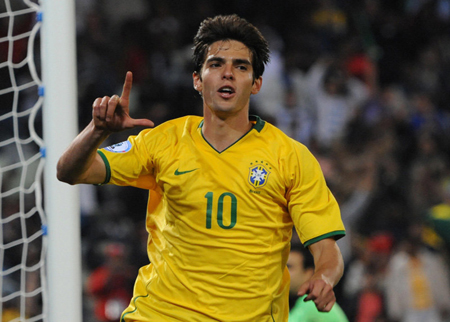 كاكا يعود للمنتخب البرازيلي بعد غياب عامين
