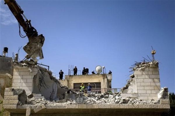 النظام السوري يهدم مئات المنازل في العاصمة دمشق لتحصين مراكزه الأمنية النظام السوري يهدم مئات المنازل في العاصمة دمشق لتحصين مراكزه الأمنية