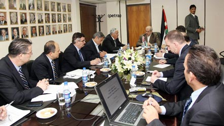 الطراونة يترأس اجتماع لبحث القراءة الاولية لتعديل الدعم الحكومي الطراونة يترأس اجتماع لبحث القراءة الاولية لتعديل الدعم الحكومي