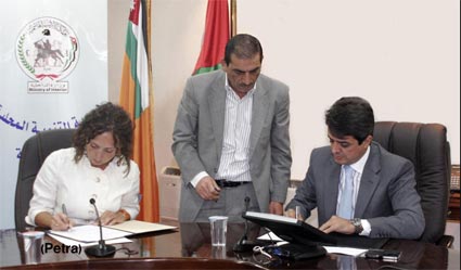 وزارة الداخلية ومبادرة مدرستي توقعان مذكرة تفاهم وزارة الداخلية ومبادرة مدرستي توقعان مذكرة تفاهم