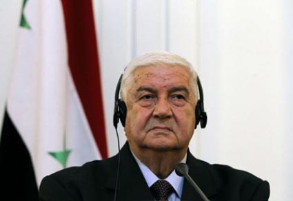 المعلم يتهم الأمريكيين بالتذرع بأسلحة كيميائية لشن "حملة تشبه ما فعلوه بالعراق"