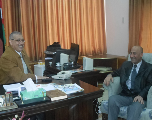 مدير وحدة القبول والتسجيل في " التطبيقية "  يزور كلية الحصن الجامعية