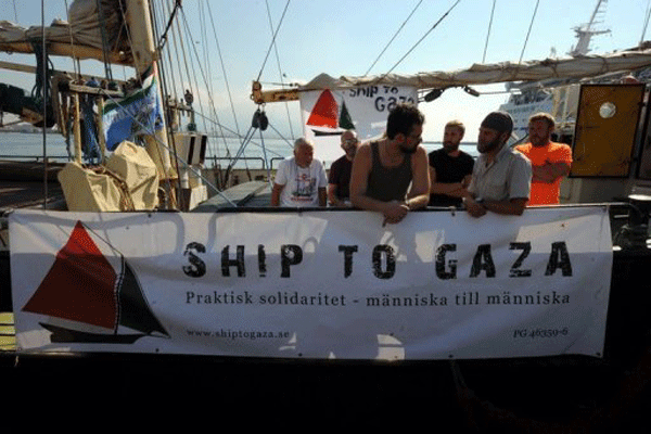 سفينة سويدية تحاول فك الحصار عن الفلسطينيين في طريقها إلى غزة سفينة سويدية تحاول فك الحصار عن الفلسطينيين في طريقها إلى غزة