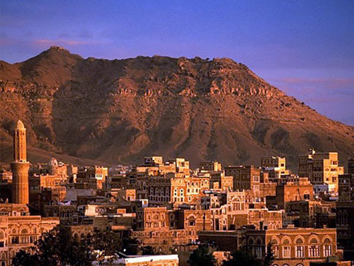 يمني قضى حزناً على زوجته بعد 150 دقيقة من دفنها