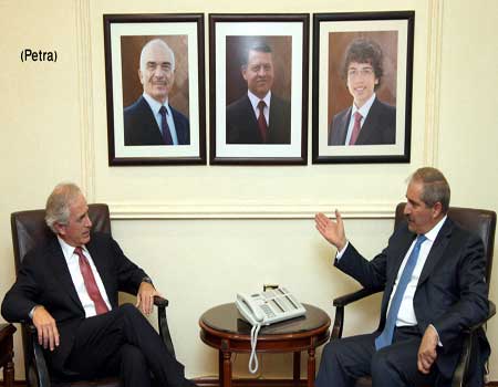 وزير الخارجية يلتقي عضو لجنة العلاقات الخارجية في مجلس الشيوخ الاميركي