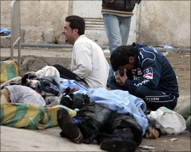  مقتل 34 شخصا واصابة 72 اخرين بانفجار سيارة في بغداد