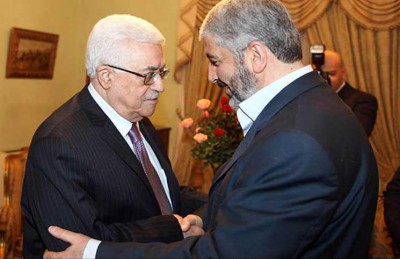 قيادي بفتح: اتصالات للقاء بين عباس ومشعل نهاية أبريل في الدوحة