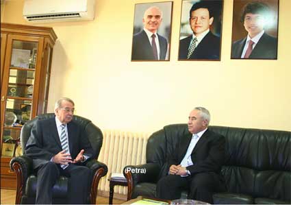 بحث تعزيز العلاقات الاقتصادية بين الأردن والمغرب