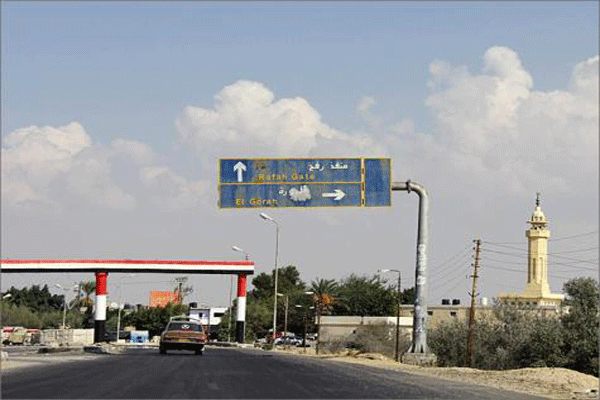 رفح.. مدينة بلا شرطة ولا اتصالات