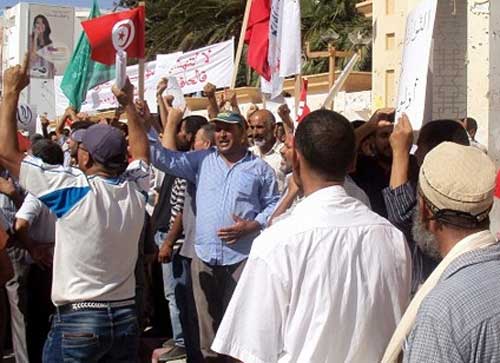 غضب في سيدي بوزيد بسبب تعيين والٍ محسوب على بن علي غضب في سيدي بوزيد بسبب تعيين والٍ محسوب على بن علي