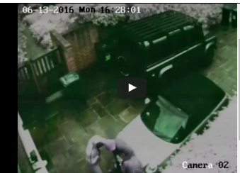 بالفيديو: طفل يرهب لصوصاً هاجموا والدته بهدف السرقة