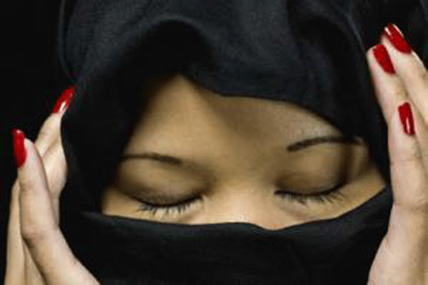دعوة خليجية على " التويتر" لمقاطعة البنات بسبب ارتفاع " المهور " 