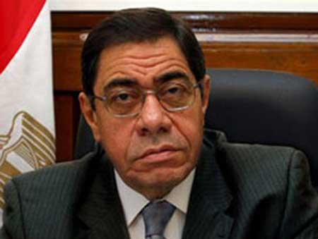 مرسي يقيل النائب العام والاخير يرد : لا يحق لرئيس الجمهورية اقالتي 