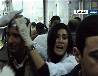 اشتباكات بين شباب الإخوان ومتظاهرين بوسط القاهرة تسفر عن مصابين