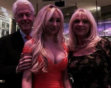 بالصورة : كلينتون يشعل مواقع التواصل الاجتماعي