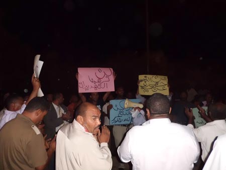 حراك الأغوار تنظم مسيرة ليلية للتنديد بالتهميش 