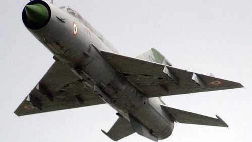 الطيران الحربى السورى يقصف مواقع للجيش الحر قرب الحدود اللبنانية