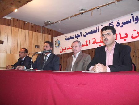 عميد كلية الحصن الجامعية يلتقي الطلبة المستجدين ( صور )