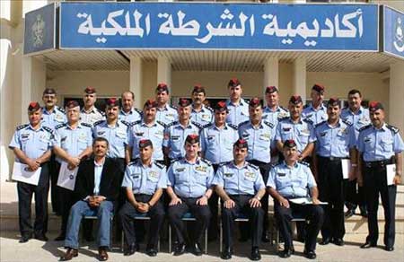 وفد من أكاديمية الشرطة الملكية يزور مكتبة الجامعة الأردنية وفد من أكاديمية الشرطة الملكية يزور مكتبة الجامعة الأردنية