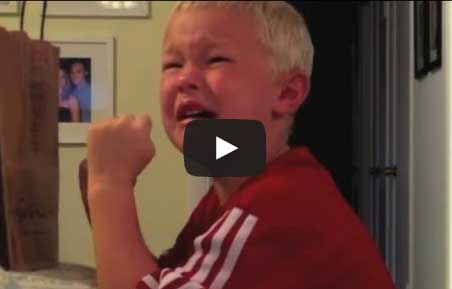 ردة فعل مضحكة لأطفال خسروا حلويات الهالووين