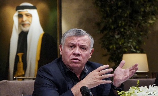 الملك يتفقد حركة شحن ونقل البضائع في ميناء الحاويات في العقبة الملك يتفقد حركة شحن ونقل البضائع في ميناء الحاويات في العقبة