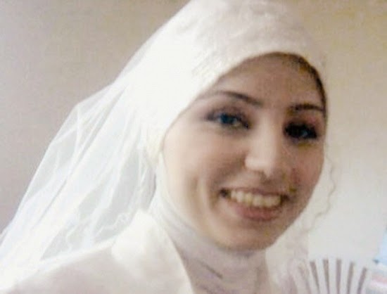 أهدى زوجته في عيد الأمّ  " رصاصة "  قتلتها وجنينها