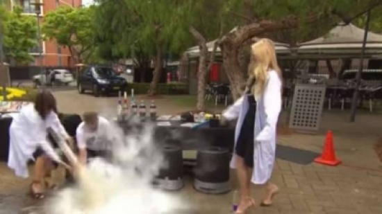 صاروخ يدوي الصنع كاد يحطم رأس المذيعة خلال بث مباشر