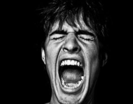 دراسة: الـ"آه" تساعد الإنسان على تحمل الألم