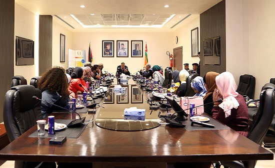 وفد من طلبة الأردنية يزور الدفاع المدني وفد من طلبة الأردنية يزور الدفاع المدني