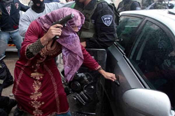 مستوطنون يشبعون شرطيين ضرباً ظنا بأنهم فلسطينيون مستوطنون يشبعون شرطيين ضرباً ظنا بأنهم فلسطينيون