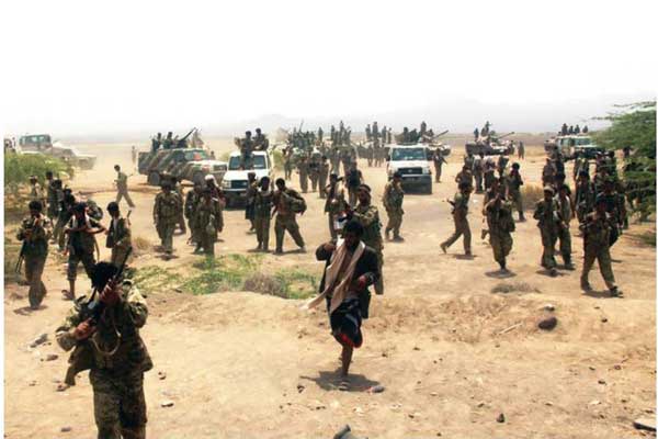 مقتل 18 عسكرياً يمنياً وجرح 33 في هجوم مزدوج لـ «القاعدة» في أبين مقتل 18 عسكرياً يمنياً وجرح 33 في هجوم مزدوج لـ «القاعدة» في أبين