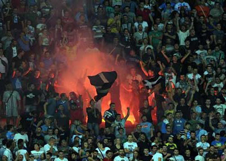 جماهير نابولي تخرب ملعب اليوفي جماهير نابولي تخرب ملعب اليوفي