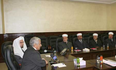 رئيس الوزراء يزور دائرة قاضي القضاة