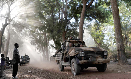 فرنسا: هدفنا (استعادة) كامل أراضي مالي وطرد المسلحين