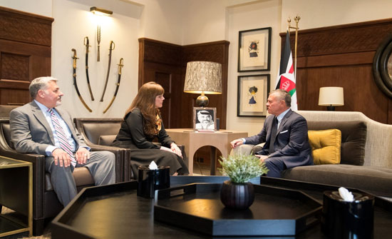 الملك يستقبل مساعدة وزير الخارجية الأميركي لشؤون الحد من التسلح الملك يستقبل مساعدة وزير الخارجية الأميركي لشؤون الحد من التسلح