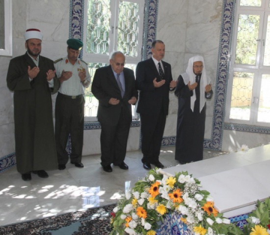 نائب الملك يزور ضريح المغفور له الملك طلال بن عبدالله