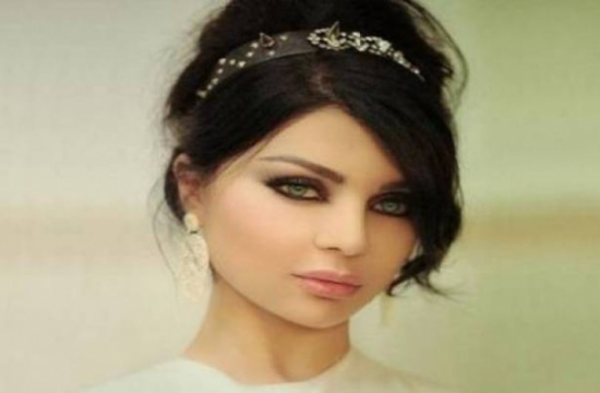 هيفا وهبي تفاجئ جمهورها بصورتها مستلقية على الارض بملابس شفافة هيفا وهبي تفاجئ جمهورها بصورتها مستلقية على الارض بملابس شفافة